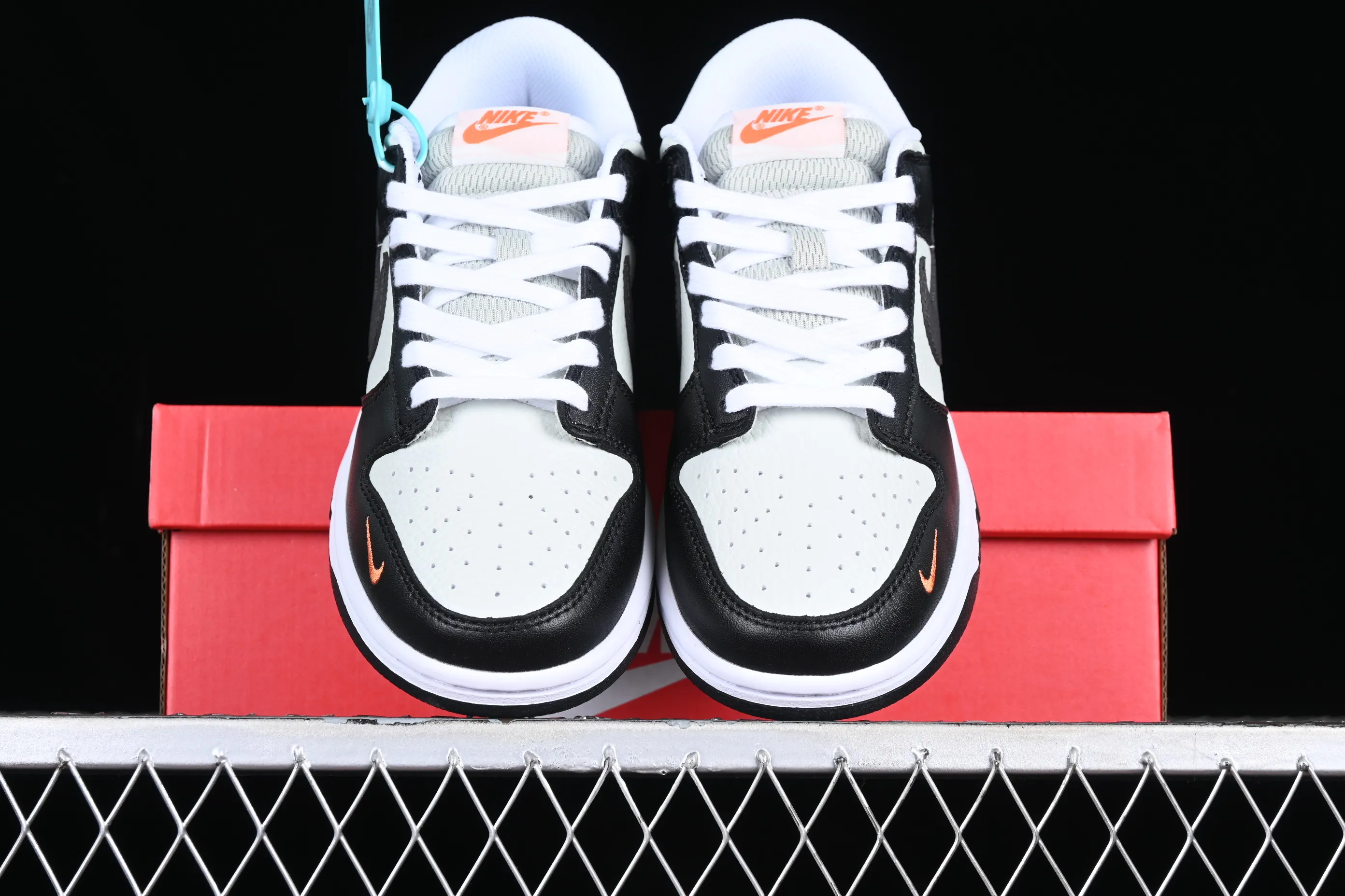 All categories Nk SB Dunk series Nk SB Dunk Low low-top sneakers Nk Dunk Low "Mini Orange Swoosh" SB low-top sports and leisure sneakers FN7808-001